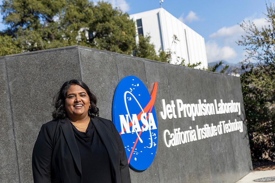 Richa Sirohi standing in front of NASA's Jet Propulsion Laboratory