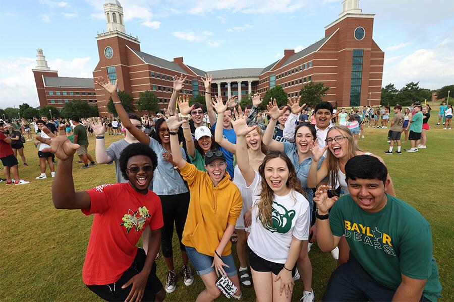 Group of students on Baylor campus doing the sic 'em